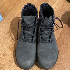 Blundstones lace up boots